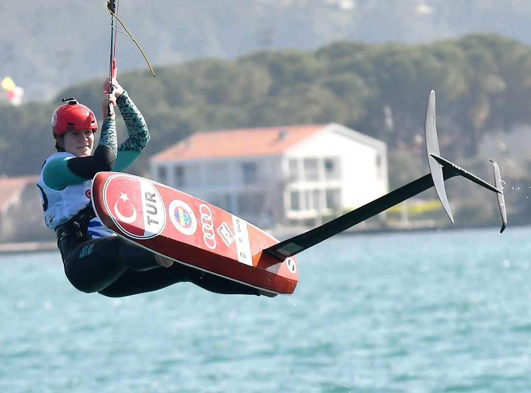 Lise Öğrencimiz Derin Atakan U21 Formula Kite Türkiye Şampiyonu Oldu