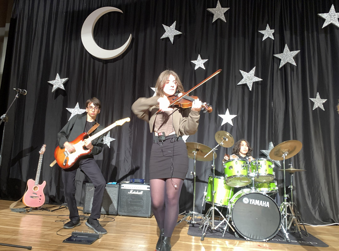 Lise orkestra öğrencilerimiz depremzedeler için konser verdi.-09