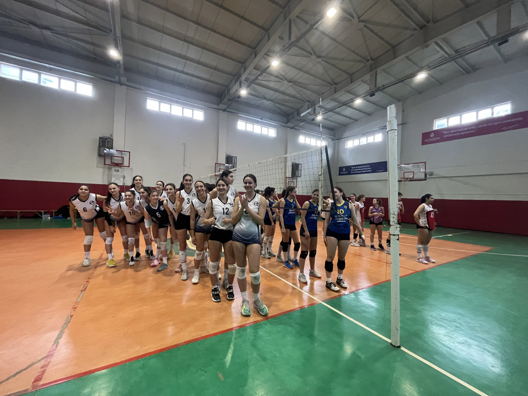 Genç Kız A Voleybol Takımımız İlçe Şampiyonu-1