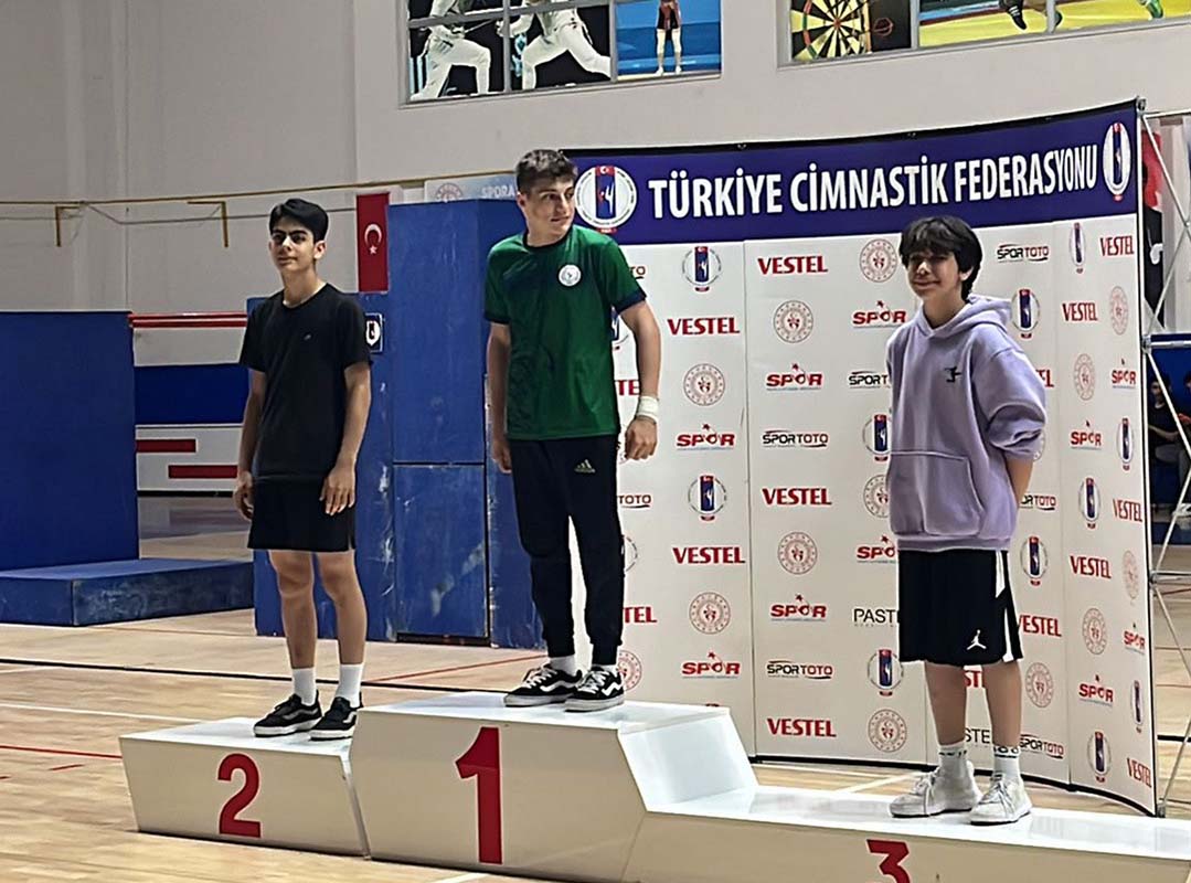 Ege Adal earned third place in Young Men’s Freestyle at the Turkısh Parkour Championship.