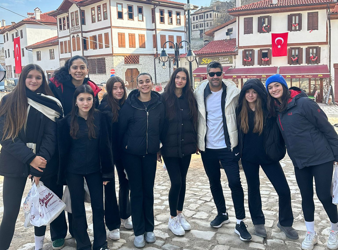 Genç Kız A Voleybol Takımımız-1