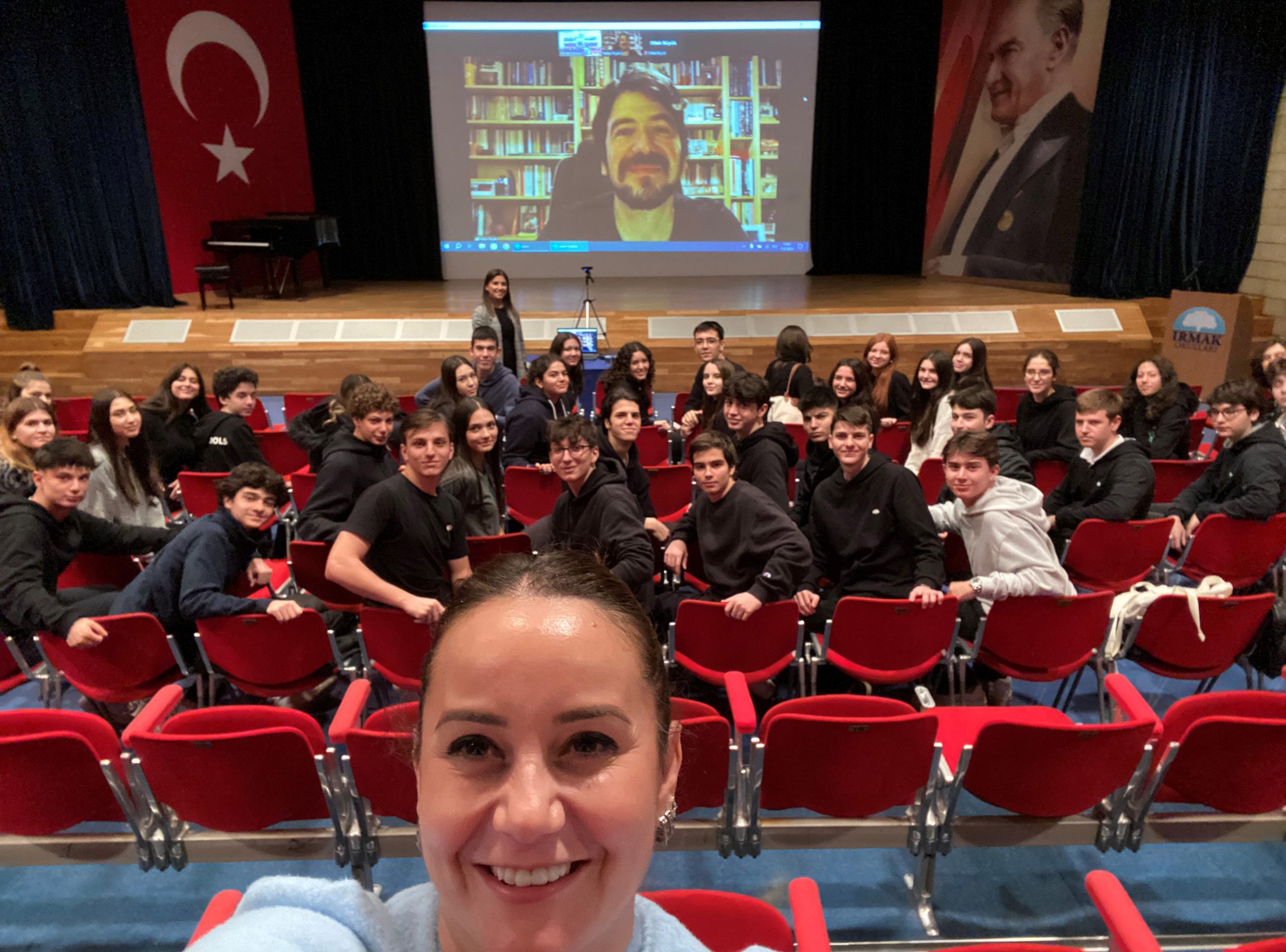 Yazar Hakan Bıçakcı ile “Uyku Sersemi” Romanı Üzerine Söyleşi Gerçekleştirdik.