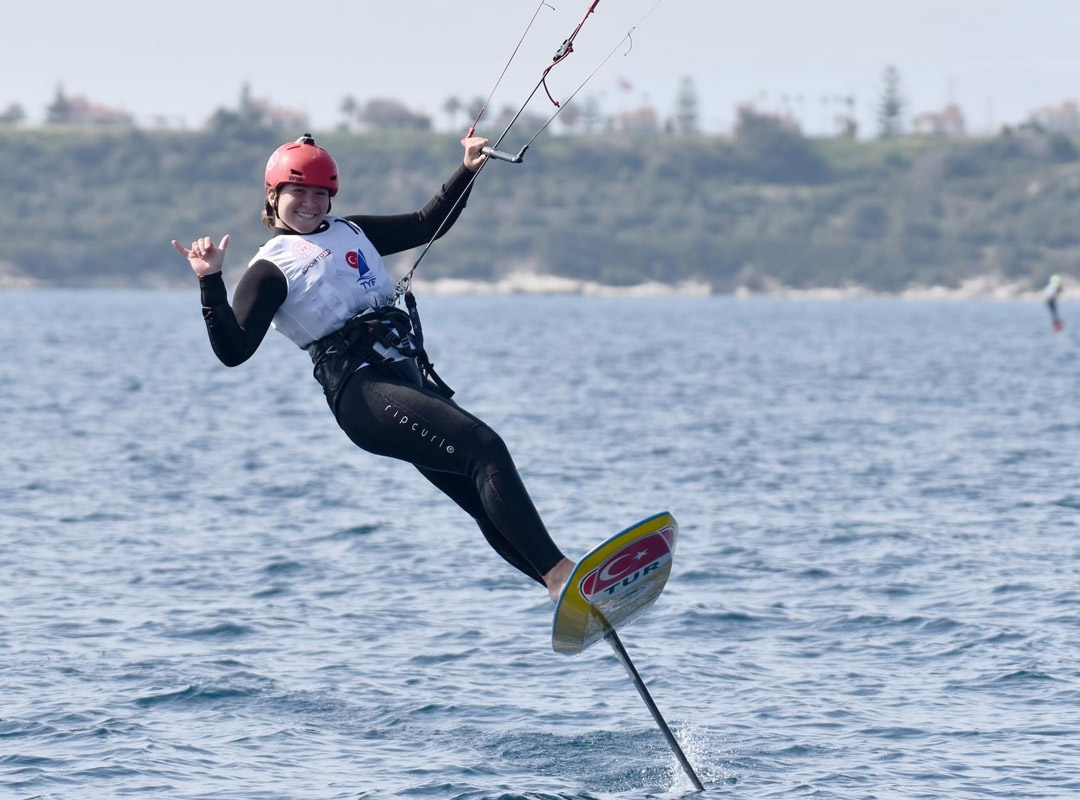 National athlete Derin Atakan’s kitesurf success