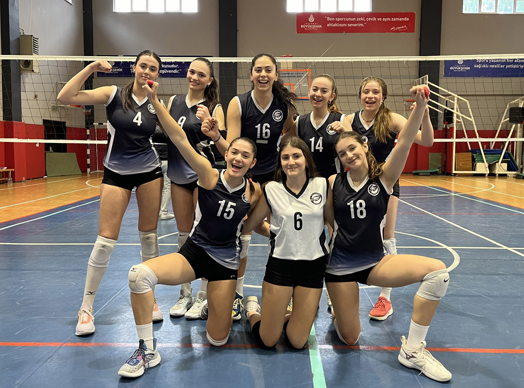 Genç Kız A Voleybol Takımımız, Kadıköy Şampiyonu Oldu-3