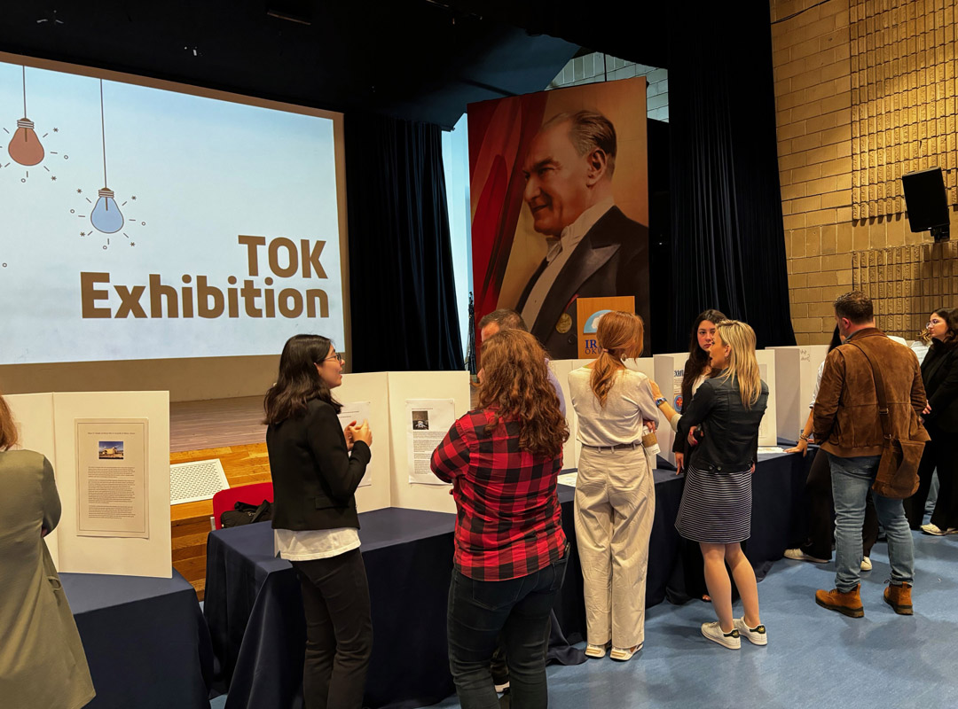 11DP Students presented the “TOK Exhibition”