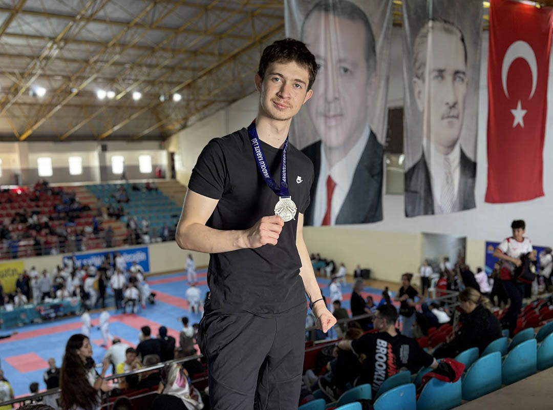 Lise Öğrencimiz Yağız Özkan’ın Karate Başarısı
