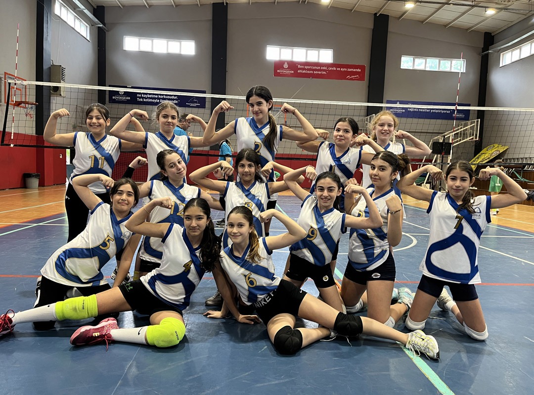 Küçük Kız Voleybol Takımımız, Kadıköy Dördüncüsü Oldu