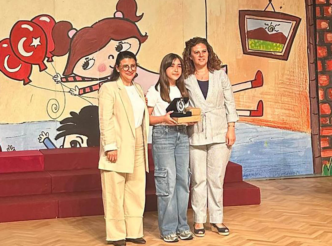 Ela Naz ÜNVERDİ, ‘Kalbimde Bir Şehir: Konya’ ile Öykü Yarışmasında İkinci Oldu!