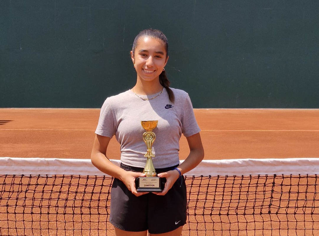 Ortaokul Öğrencimiz Özüm Özgenler’in Tenis Başarısı