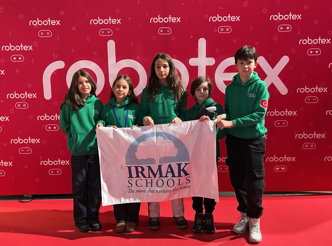 ROBOTEX International'da Ülkemizi ve Okulumuzu Başarıyla Temsil Ettik-03