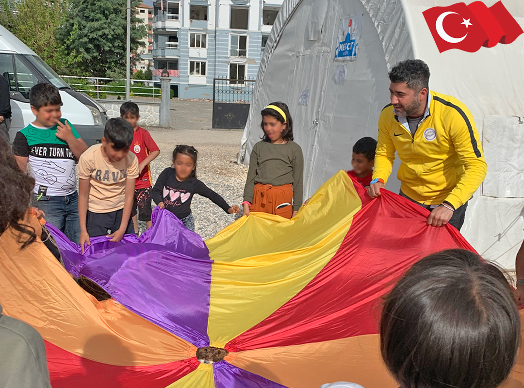 Çocukların Neşesiyle Renklensin Dünya!