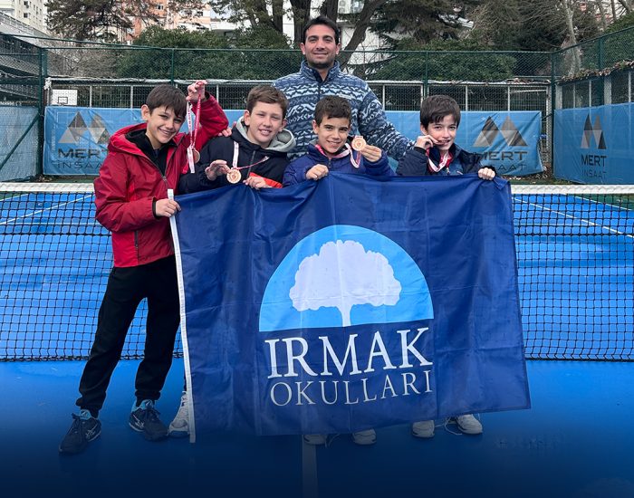 Tenis Küçük Erkek Takımımızın İstanbul Şampiyonası Başarısı