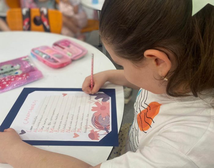Anneler Günü’nde İlkokul Öğrencilerinden Sanatla Sevgi Dolu Mesajlar