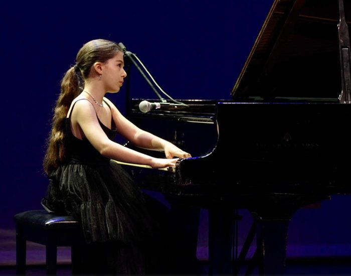 Nil Aygen’den Unutulmaz İlk Beste Performansı