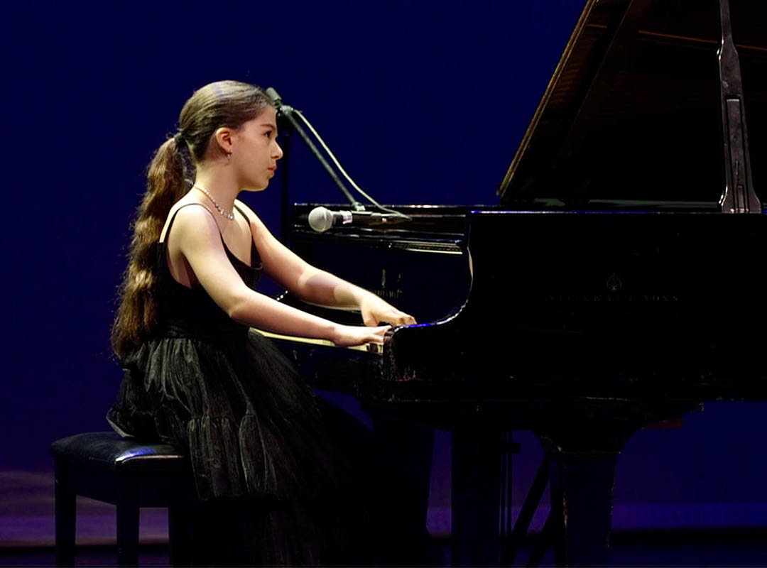 Nil Aygen’den Unutulmaz İlk Beste Performansı