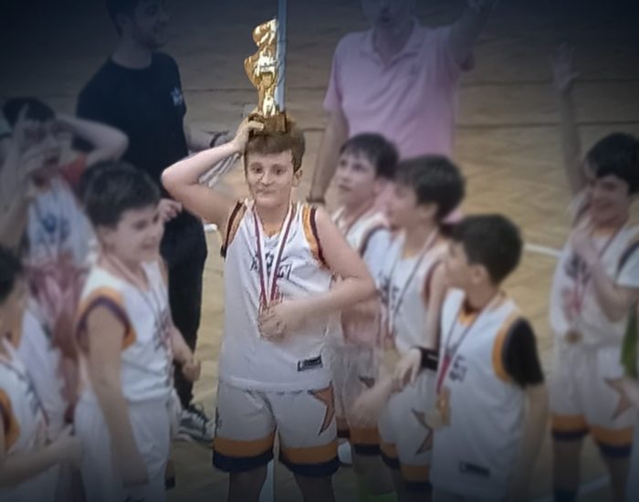 Poyraz Sicimoğlu Kaptanlığındaki Parlayan Yıldızlar U10, İstanbul Ligi’nde Üçüncülük Elde Etti!