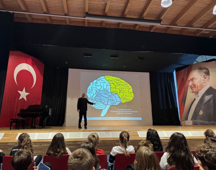 Mümin Sekman ile “HER ŞEY BEYİNDE BAŞLAR!” Söyleşisi