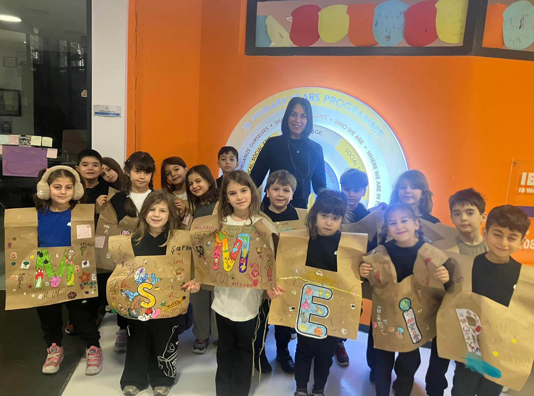 Harfler Sahneye Çıktı: Birinci Sınıflardan “Harf Defilesi”