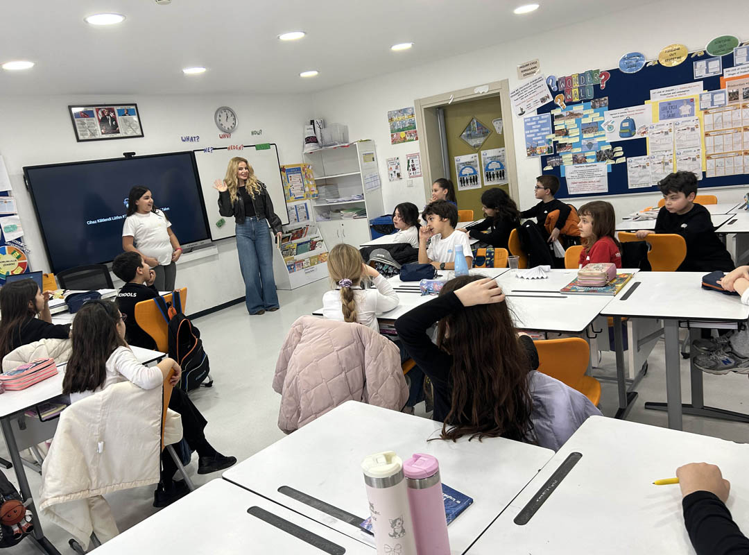 Farklı Dilde Okuyoruz!-4 Farklı Dilde Okuyoruz!-4